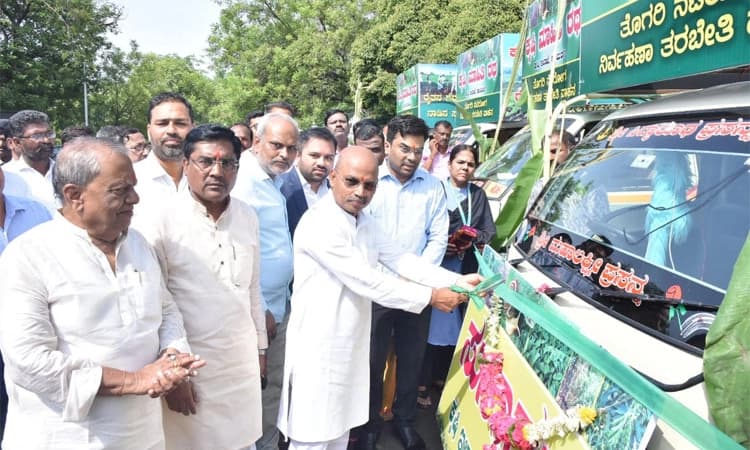 Agriculture ಮಾಹಿತಿ ರಥಕ್ಕೆ ಸಚಿವ ಡಾ.ಶರಣಪ್ರಕಾಶ ಪಾಟೀಲ ಚಾಲನೆ