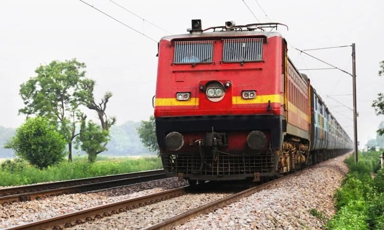 Jharkhand; ರೈಲು ಚಾಲಕನ ಸಮಯ ಪ್ರಜ್ಞೆಯಿಂದ ತಪ್ಪಿದ ಭಾರಿ ಅನಾಹುತ…!