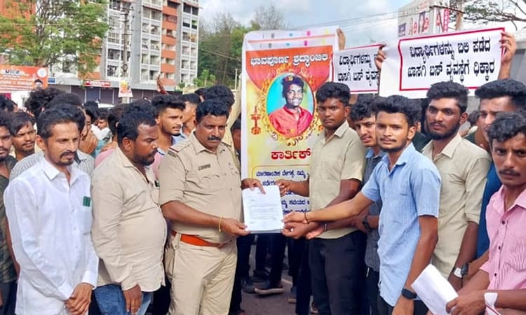 ಬಸ್‌ಗಳ ಮೇಲಾಟ: ವಿದ್ಯಾರ್ಥಿ ಸಾವು; ವಿವಿಧ ಕಾಲೇಜುಗಳ ವಿದ್ಯಾರ್ಥಿಗಳಿಂದ ಪ್ರತಿಭಟನೆ