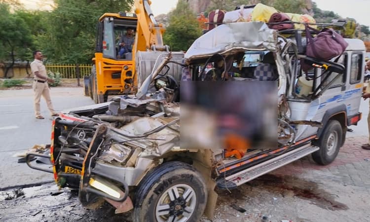 Saidapur: ನಿಂತಿದ್ದ ಲಾರಿಗೆ ಕ್ರೂಷರ್ ಢಿಕ್ಕಿ; ಐದು ಮಂದಿ ಸ್ಥಳದಲ್ಲೇ ಮೃತ್ಯು