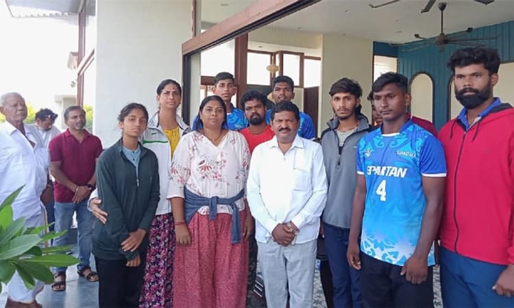 Train Tragedy ತಾಯ್ನಾಡಿಗೆ ವಾಪಸ್ ಆದ ಹುಣಸೂರಿನ ಕ್ರೀಡಾಪಟುಗಳು