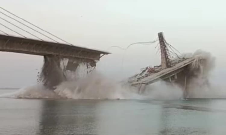 Bihar ನಿರ್ಮಾಣ ಹಂತದ ಬೃಹತ್ ಸೇತುವೆ ಕುಸಿತ; ವಿಡಿಯೋ