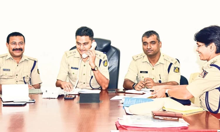 ಪಾರ್ಕಿಂಗ್‌ ಅವ್ಯವಸ್ಥೆ, ಸಂಚಾರ ನಿಯಮ ಉಲ್ಲಂಘನೆ: ಕ್ರಮಕ್ಕೆ ಆಗ್ರಹ