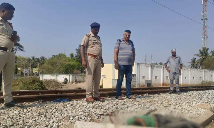 Mysore; ವೀಡಿಯೋ ಕಾಲ್ ನಿಂದ ಬಂದ ಸಾವು! ರೈಲಿಗೆ ಸಿಲುಕಿ ಬಿಹಾರ ಮೂಲದ ವ್ಯಕ್ತಿ ಬಲಿ