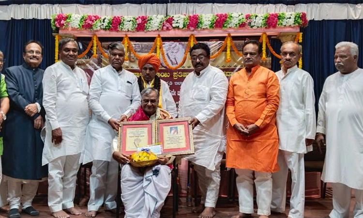 ಸಂಗೀತ ವಿದ್ವಾನ್ ಗುರುಸ್ವಾಮಿ ಕಲಿಕೇರಿಯವರಿಗೆ ಪುಟ್ಟರಾಜ ಸಮ್ಮಾನ ಪ್ರಶಸ್ತಿ ಪ್ರದಾನ