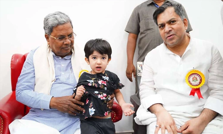 Politics: ಅನ್ಸಾರಿ ನಿವಾಸಕ್ಕೆ ಸಿಎಂ ಭೇಟಿ; ಮುನಿಸು ಶಮನಕ್ಕೆ ಯತ್ನಿಸಿದ ಸಿದ್ದರಾಮಯ್ಯ