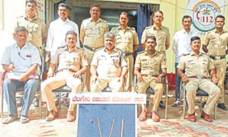 ಗದಗ: ಆಟೋ ಚಾಲಕನ ಬೆದರಿಸಿ ಚಿನ್ನಾಭರಣ ಸುಲಿಗೆ-ಮೂವರ ಸೆರೆ