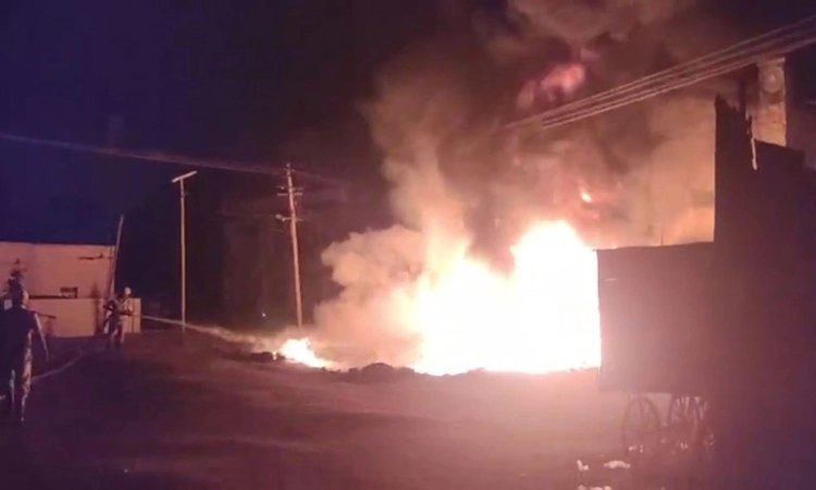 ಕುಷ್ಟಗಿಯಲ್ಲಿ ಬೆಳಗಿನ ಜಾವ ಅಗ್ನಿ ಅವಘಡ… ಸುಟ್ಟು ಕರಕಲಾದ ಪಿವಿಸಿ ಪೈಪ್