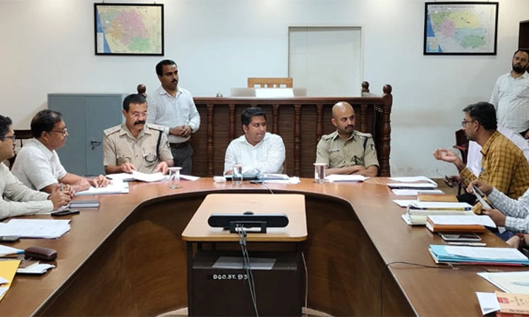 Mangaluru ಒಂದು ತಿಂಗಳೊಳಗೆ ಬಸ್‌ಗಳಿಗೆ ಬಾಗಿಲು ಅಳವಡಿಸಲು ಜಿಲ್ಲಾಧಿಕಾರಿ ಸೂಚನೆ