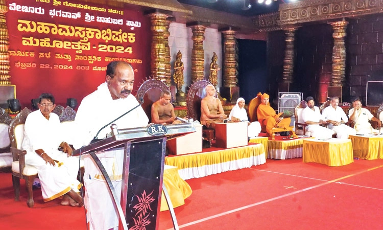 Bahubali ಜೀವನ ಸಿದ್ಧಾಂತ ಸೀಮಾತೀತ: ವೀರಪ್ಪ ಮೊಯ್ಲಿ