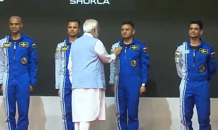 ಇವರೇ ಬಾಹ್ಯಾಕಾಶಕ್ಕೆ ಹಾರಲಿರುವ ನಾಲ್ವರು ಗಗನಯಾತ್ರಿಗಳು… ಹೆಸರು ಬಹಿರಂಗಪಡಿಸಿದ ಪ್ರಧಾನಿ