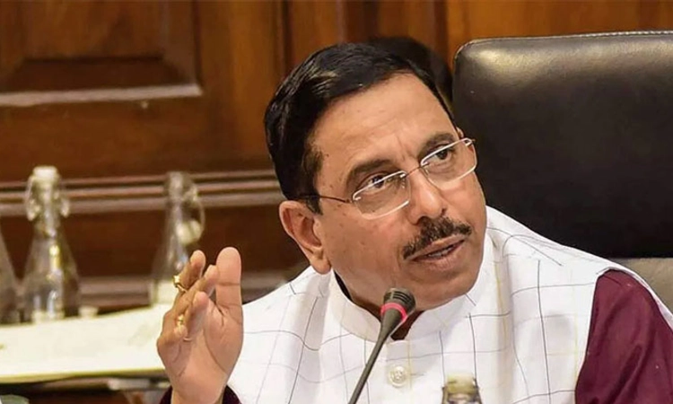 Emergency ಹೇರಿದವರು ಪ್ರಜಾಪ್ರಭುತ್ವ ಬಗ್ಗೆ ಬುದ್ದಿ ಹೇಳುತ್ತಾರೆ: ಪ್ರಹ್ಲಾದ ಜೋಶಿ