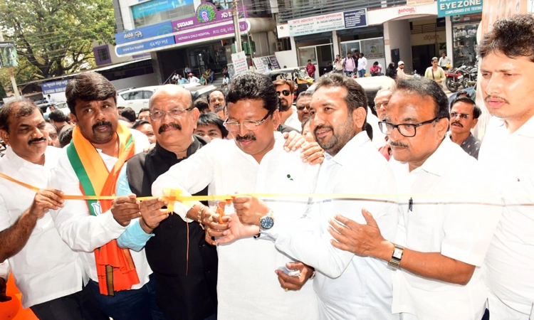 ದೇಶದಲ್ಲಿ ರಾಹುಲ್, ಕಲಬುರಗಿಯಲ್ಲಿ ಪ್ರಿಯಾಂಕ್ ಬಿಜೆಪಿ ಗೆಲ್ಲಿಸುತ್ತಾರೆ: ರಾಜುಗೌಡ
