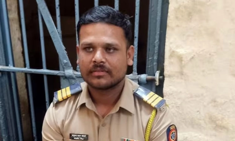 ತಂಗಿ ಪರೀಕ್ಷೆಯಲ್ಲಿ ಕಾಪಿ ಮಾಡಲೆಂದು ನಕಲಿ ಪೊಲೀಸ್‌ ಆಗಿ ಪರೀಕ್ಷಾ ಕೇಂದ್ರಕ್ಕೆ ಹೋದ ಅಣ್ಣ