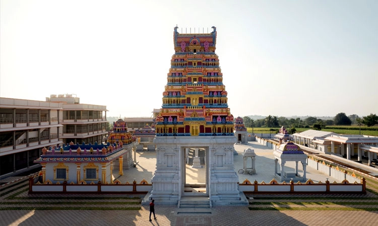 ನೋಡಬನ್ನಿ ಹುಬ್ಬಳ್ಳಿ ‘ಶಿವಶಕ್ತಿಧಾಮ’ದ  ಸೌಂದರ್ಯ.. ದೇವಾಲಯದ ವೈಶಿಷ್ಟ್ಯವೇನು?