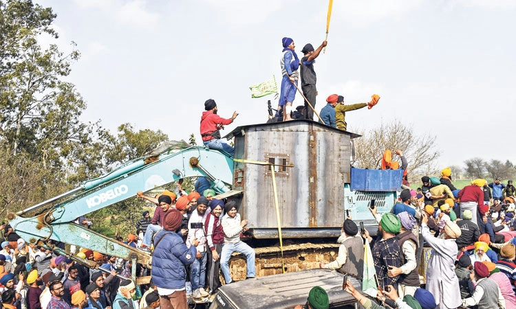 Delhi Chalo 2 ದಿನ ಸ್ಥಗಿತ; ಖನೌರಿ ಗಡಿಯಲ್ಲಿ ರೈತರು-ಪೊಲೀಸರ ಘರ್ಷಣೆ, ರೈತ ನಿಧನ