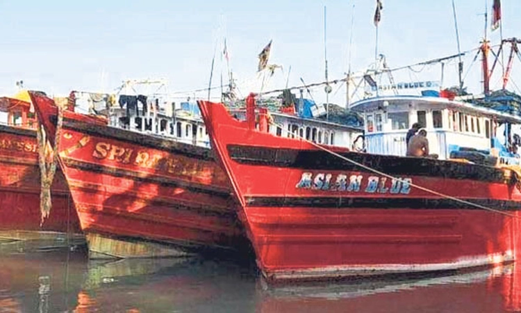 Kasaragod; ಅಕ್ರಮ ಮೀನುಗಾರಿಕೆ: ಮೂರು ಬೋಟ್‌ಗಳು ವಶಕ್ಕೆ