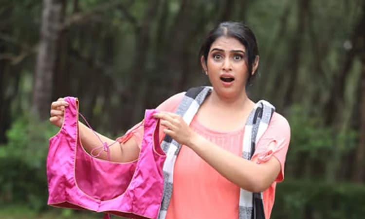 Ravike Prasanga Review; ರವಿಕೆ ತಂದ ಸಂಕಟ