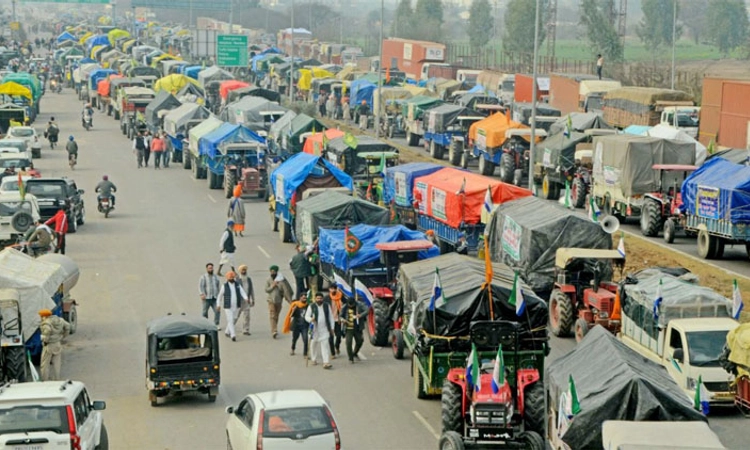 Delhi ಚಲೋ ಸಂಘರ್ಷ: ಹರಿಯಾಣದ ಶಂಭು, ದಾತಾ ಸಿಂಘ್ವಾಲ-ಖನೌರಿ ಗಡಿಯಲ್ಲಿ ಬಿಗುವಿನ ಸ್ಥಿತಿ