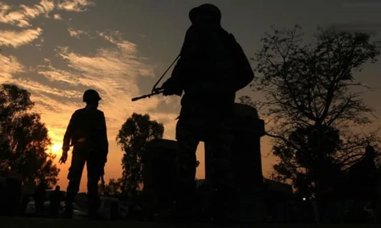 ಸಹೋದ್ಯೋಗಿಗಳ ಮೇಲೆ ಗುಂಡಿನ ದಾಳಿ ನಡೆಸಿ ತಾನೂ ಗುಂಡು ಹಾರಿಸಿಕೊಂಡ ಅಸ್ಸಾಂ ರೈಫಲ್ಸ್ ಯೋಧ