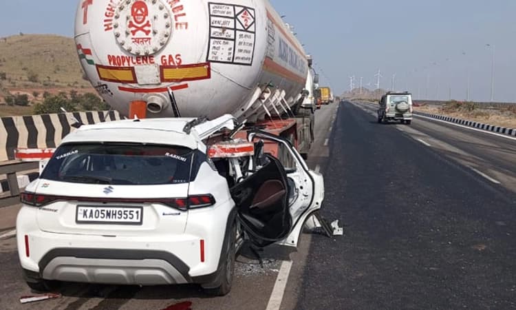 Chitradurga; ಕಾರು- ಟ್ಯಾಂಕರ್ ನಡುವೆ ಭೀಕರ ಅಪಘಾತ: ಇಬ್ಬರು ಸಾವು