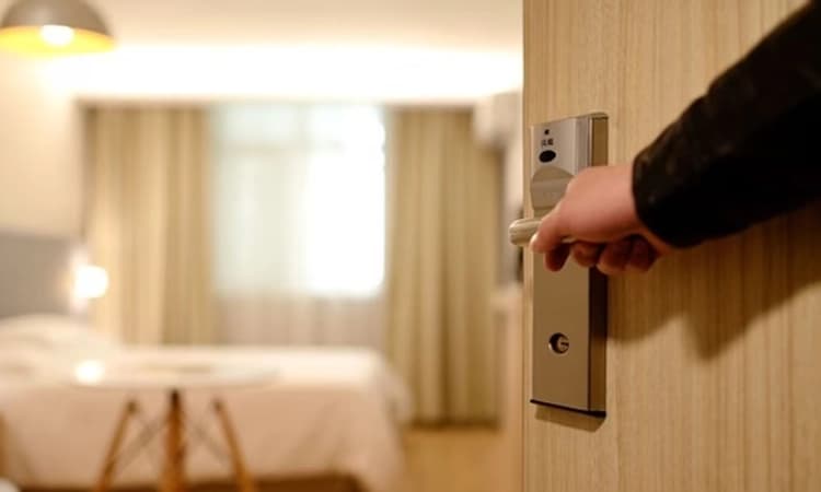 Delhi Hotel: ಹಣ ನೀಡದೆ 15 ದಿನ ಐಷಾರಾಮಿ ಹೋಟೆಲ್ ನಲ್ಲಿ ತಂಗಿದ್ದ ಚಾಲಾಕಿ ಮಹಿಳೆ ಅರೆಸ್ಟ್