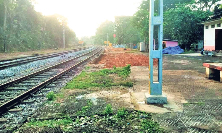 Railway Stations; ಪ್ಲಾಟ್‌ ಫಾರ್ಮ್ ಎತ್ತರಿಸುವ ಕಾಮಗಾರಿ ಆರಂಭ