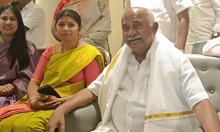 Raichur; ಅಭಿವೃದ್ಧಿ ಬಿಟ್ಟು ಡಿಸಿಎಂಗಾಗಿ ಕಚ್ಚಾಟ ಸರಿಯಲ್ಲ: ಎಚ್.ವಿಶ್ವನಾಥ್