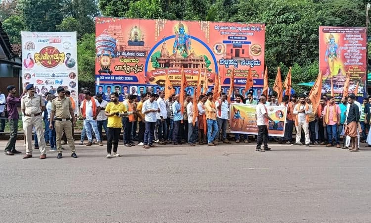 Sulya: ಬ್ಯಾನರ್ ಹರಿದ ಪ್ರಕರಣ; ಆರೋಪಿಗಳನ್ನು ಕೂಡಲೇ ಬಂಧಿಸಲು ಒತ್ತಾಯಿಸಿ ಪ್ರತಿಭಟನೆ