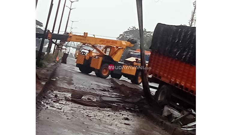 Surathkal: ಟೋಲ್ ಗೇಟ್ ಗೆ ಟ್ರಕ್ ಡಿಕ್ಕಿ