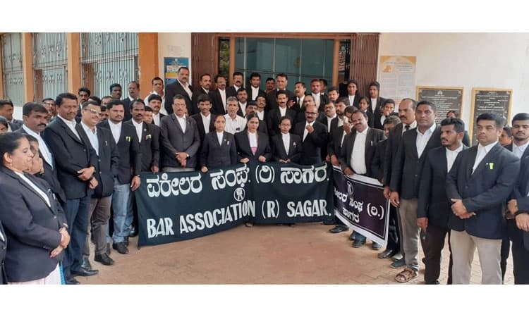 Lawyer’s Protest: ಗುಲ್ಬರ್ಗದಲ್ಲಿ ವಕೀಲರ ಹತ್ಯೆ; ಸಾಗರದಲ್ಲಿ ಖಂಡನೆ