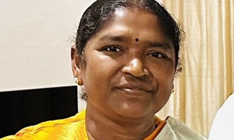 Seethakka ; ಅಂದು ನಕ್ಸಲೈಟ್,ಇಂದು ತೆಲಂಗಾಣ ಸರಕಾರದಲ್ಲಿ ಸಚಿವೆ!!