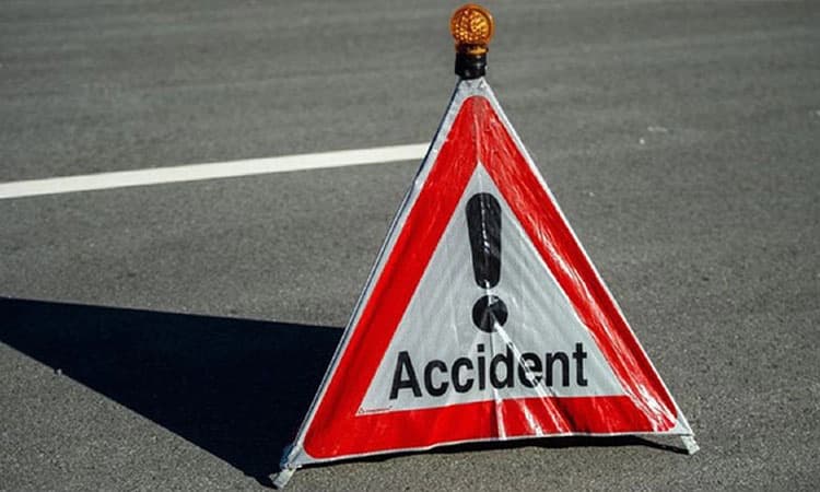 Mulki: ಚಾಲಕನ ನಿಯಂತ್ರಣ ತಪ್ಪಿ ಹೆದ್ದಾರಿ ಡಿವೈಡರ್‌ ಹಾರಿ ಹಲವು ಅವಘಡಕ್ಕೆ ಕಾರಣವಾದ ಲಾರಿ