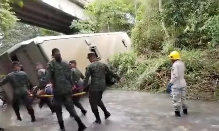 Honduras: ಸೇತುವೆಗೆ ಡಿಕ್ಕಿ ಹೊಡೆದು ಹೊಳೆಗೆ ಬಿದ್ದ ಬಸ್, 12 ಮಂದಿ ಮೃತ್ಯು, ಹಲವರು ಗಂಭೀರ