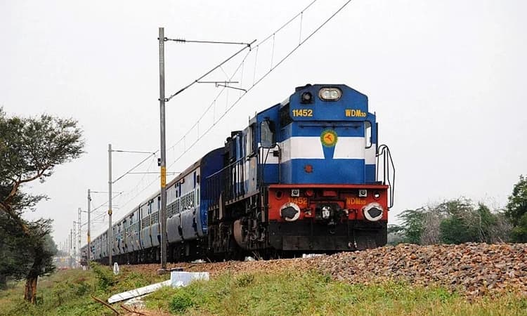 Kumble ಚಲಿಸುತ್ತಿದ್ದ ರೈಲಿನಿಂದ ಹೊರಕ್ಕೆ ಎಸೆಯಲ್ಪಟ್ಟು ಗಾಯ