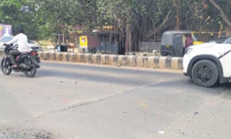 Hunagund: ನಿಯಮ ಪಾಲಿಸದೇ ರಸ್ತೆ ತಡೆ ನಿರ್ಮಾಣ