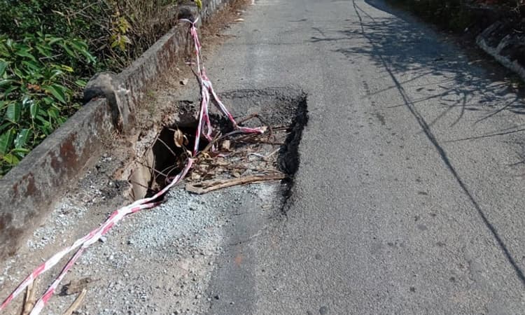 Kottigehara; ಸಂಪರ್ಕ ಕಡಿತದ ಭೀತಿಯಲ್ಲಿ ಬಣಕಲ್ ದೇವರಮನೆ ರಸ್ತೆ