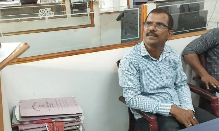 Kundapura ಲೋಕಾಯುಕ್ತ ದಾಳಿ: ಅರಣ್ಯ ಇಲಾಖೆ ಸಿಬಂದಿ ವಶಕ್ಕೆ