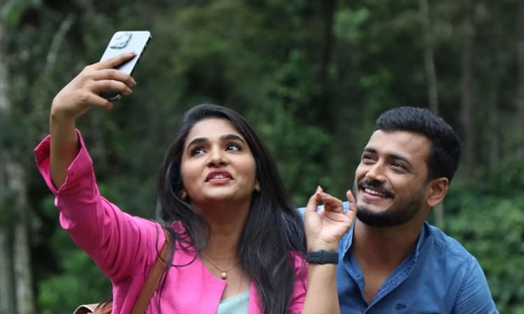 Divya Uruduga – Aravind KP; ‘ಅರ್ಧಂಬರ್ಧ ಲವ್ ಸ್ಟೋರಿ’ ಡಿ.1ರಂದು ರಿಲೀಸ್