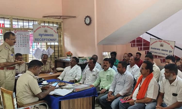 Hunsur: ಹನುಮಂತೋತ್ಸವ ಮೆರವಣಿಗೆ ಕುರಿತ ಪೂರ್ವಬಾವಿ ಸಭೆ