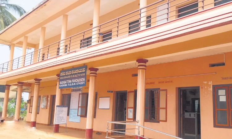 Kadaba: ಇಲ್ಲಿ ಸಿಬಂದಿ ಜತೆ ಗದ್ದುಗೆಯೂ ಖಾಲಿ ಖಾಲಿ!