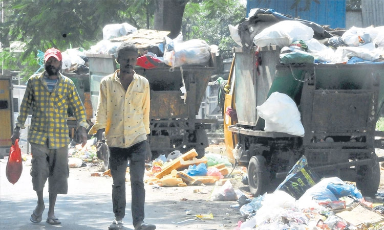 New Year: ಎಂ.ಜಿ.ರಸ್ತೆ ಸುತ್ತ 15 ಮೆ.ಟನ್‌ ಕಸ!