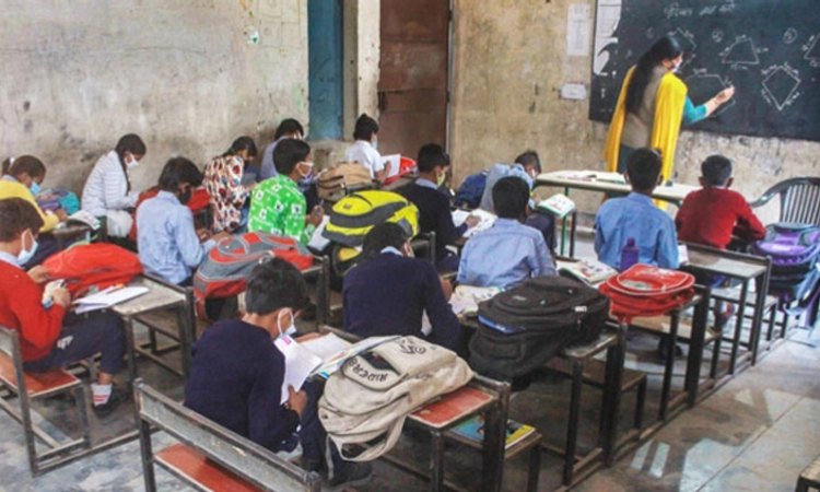 School Enrollment: ದೇಶದಲ್ಲಿ 2023-24ರಲ್ಲಿ ಶಾಲಾ ದಾಖಲಾತಿ ಭಾರೀ ಕುಸಿತ: ಕೇಂದ್ರ ಸರಕಾರ