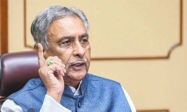 Laxmi Hebbalkar  ಮತ್ತೊಂದು ದೂರು ನೀಡಿದ ಅನಂತರವಷ್ಟೇ ಮುಂದಿನ ಕ್ರಮ: ಹೊರಟ್ಟಿ