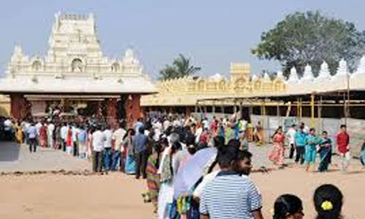 Mysuru: ಯೋಗಾನರಸಿಂಹಸ್ವಾಮಿ ದೇಗುಲದಲ್ಲಿ ಭಕ್ತರಿಗೆ 2 ಲಕ್ಷ ಲಡ್ಡು ವಿತರಣೆ