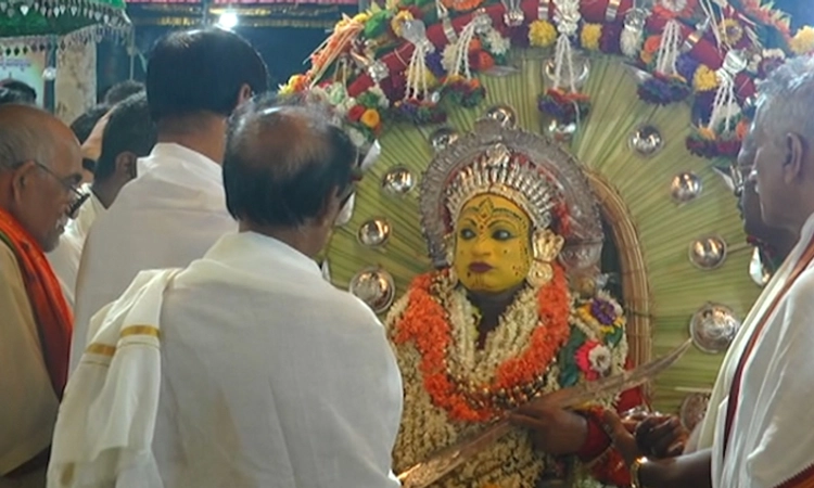 Ullala; ನೇಮದ ಗದ್ದೆಯಲ್ಲಿ ತ್ಯಾಜ್ಯ ರಾಶಿ: ವೈದ್ಯನಾಥ ದೈವದ ಕೋಪಾವೇಶ