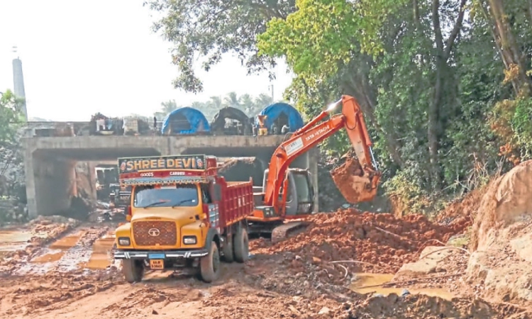 Mangaluru: ಮಹಾಕಾಳಿಪಡ್ಪು ರೈಲ್ವೇ ಅಂಡರ್‌ಪಾಸ್‌; ಕುಂಟುತ್ತಿರುವ ಕಾಮಗಾರಿಗೆ ಬೇಕಿದೆ ವೇಗ