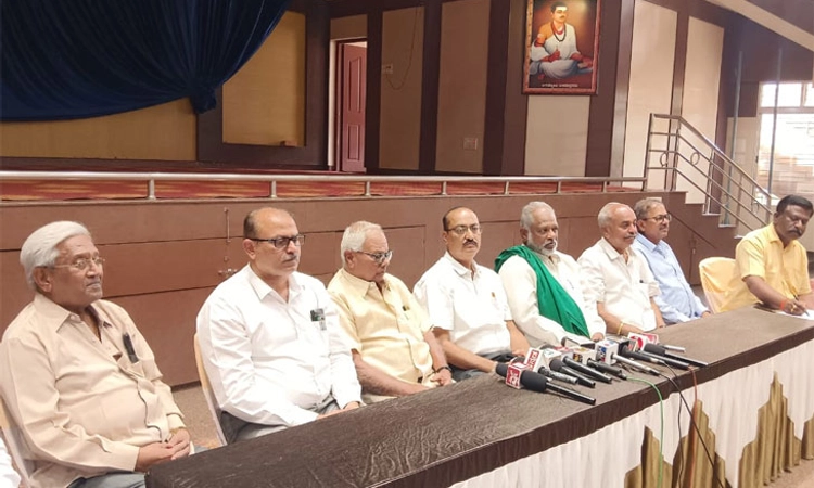 Pralhad Joshi ವಿರುದ್ದ ಸಿಡಿದೆದ್ದ ದಿಂಗಾಲೇಶ್ವರ ಶ್ರಿಗಳಿಗೆ ವೀರಶೈವ ಮಹಾಸಭಾ ಬೆಂಬಲ