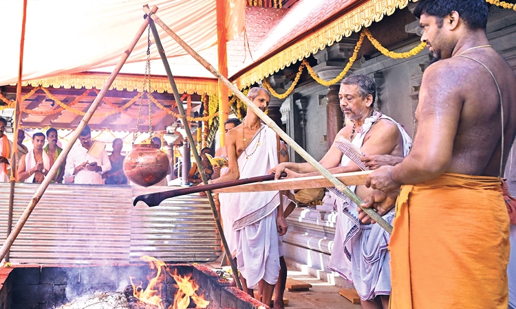Pernankila Temple: ಪೆರ್ಣಂಕಿಲ ದೇಗುಲ: ಧಾರ್ಮಿಕ ಪ್ರಕ್ರಿಯೆ