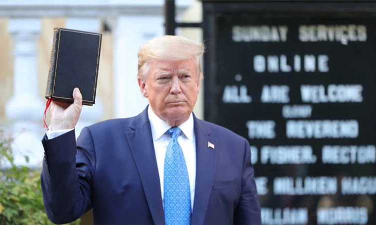 America: ಕಾನೂನು ಸಮರದಲ್ಲಿ ಹೈರಾಣ-ಹಣ ಸಂಗ್ರಹಕ್ಕಾಗಿ ಟ್ರಂಪ್‌ ಬೈಬಲ್‌ ಮಾರಾಟ!